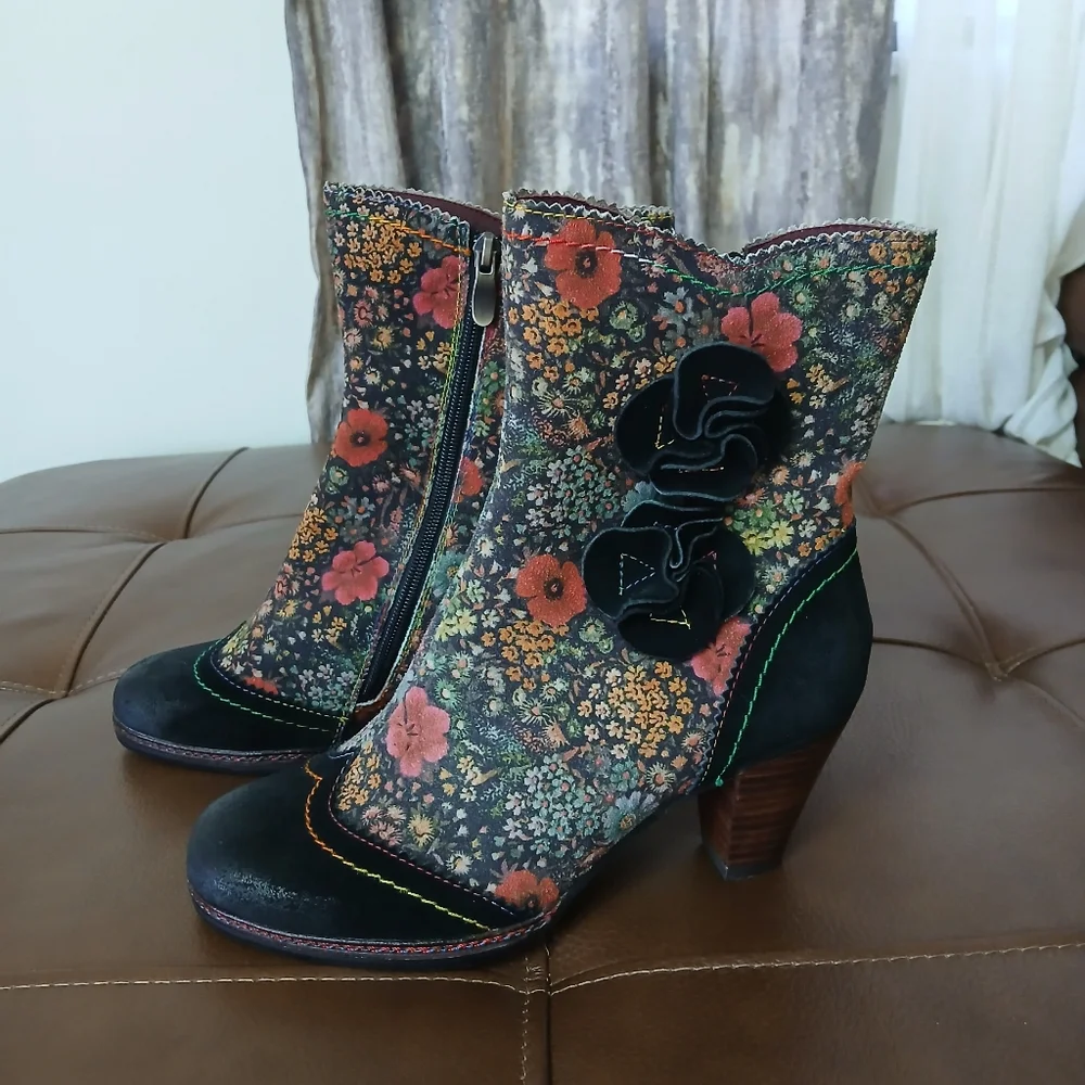 L'Artiste by Spring‎ Step FLORAL BOOTIES